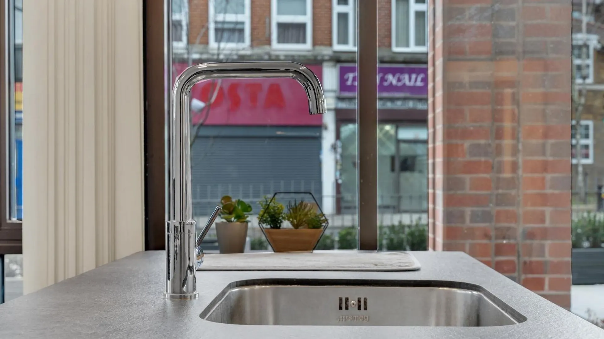 Luxury Heathrow Airport Apartment Yiewsley