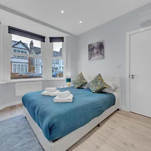  Guest house West Drayton Stays - Heathrow