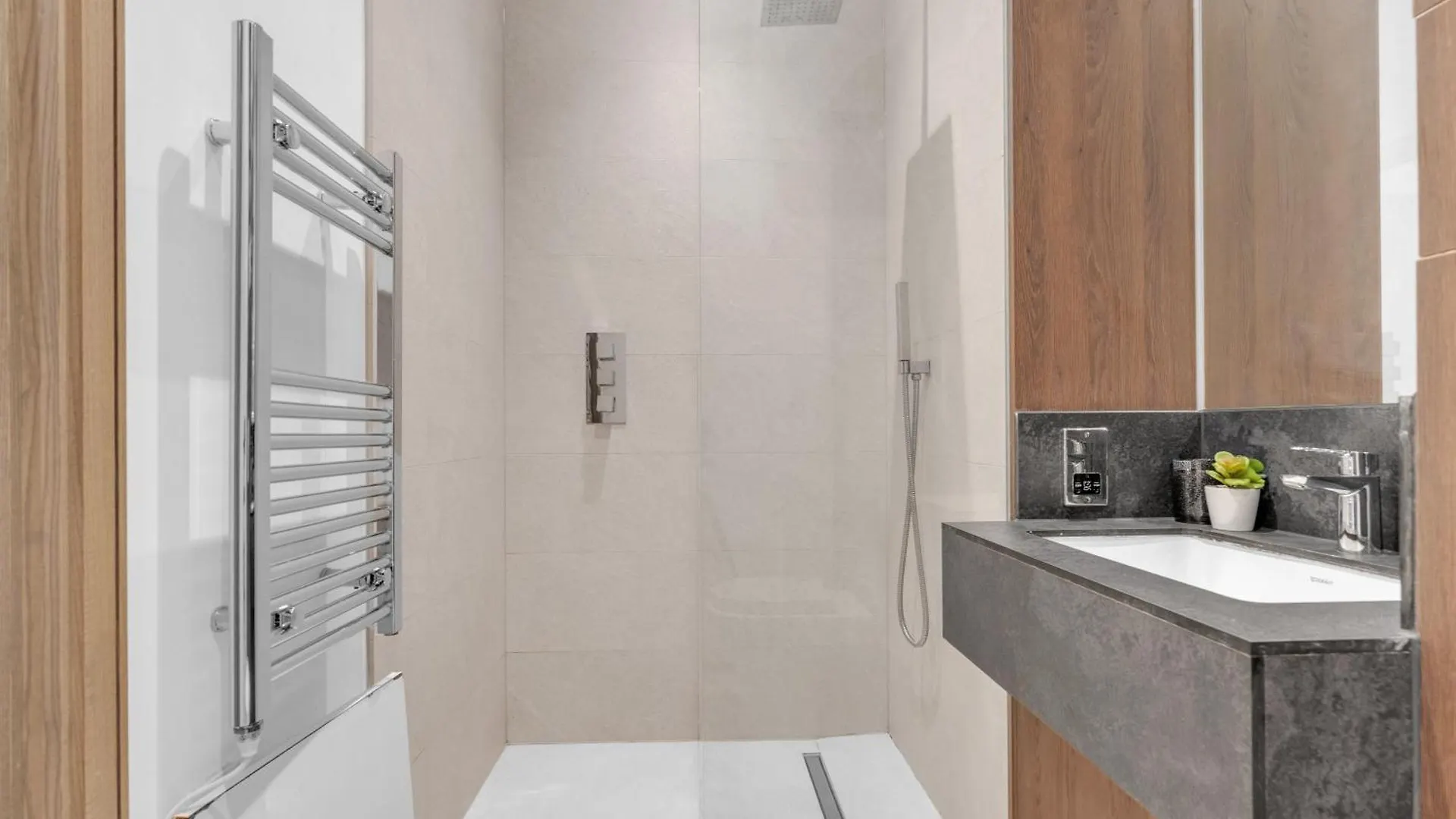 Luxury Heathrow Airport Apartment Yiewsley