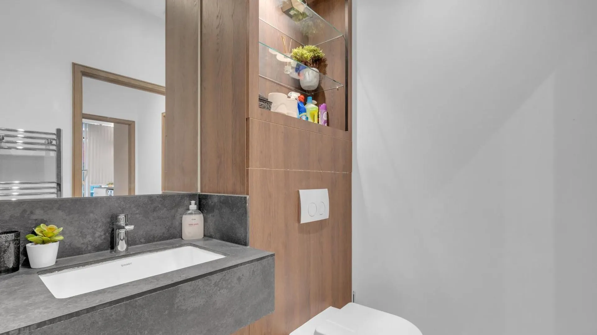 Luxury Heathrow Airport Apartment Yiewsley