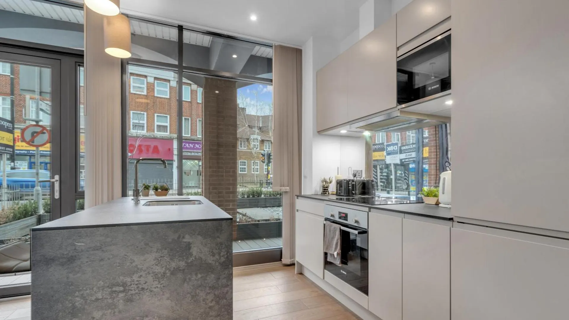 Luxury Heathrow Airport Apartment Yiewsley 0*,  Reino Unido
