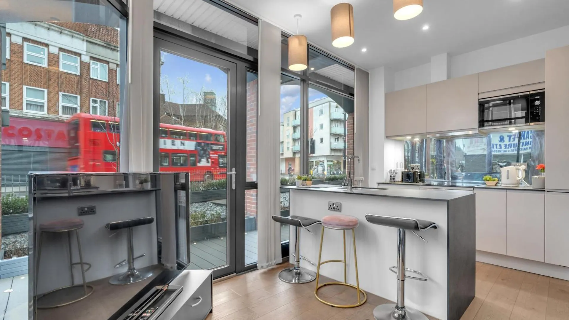 Luxury Heathrow Airport Apartment Yiewsley